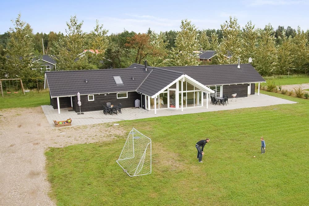 Stort poolhus i Virksund - Bild 1