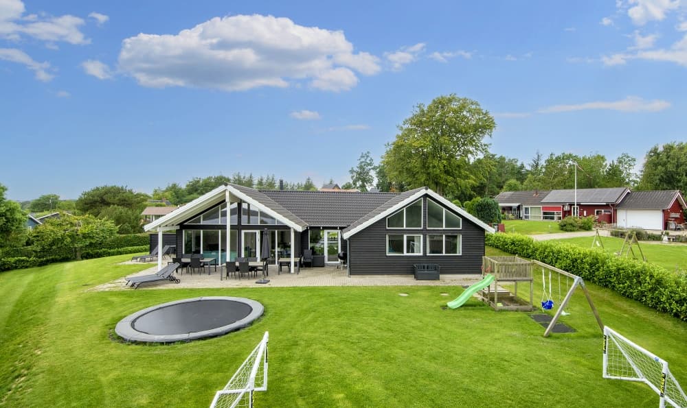 Hyggeligt poolhus med havudsigt ved Vejle Fjord til 16 personer - Bild 1