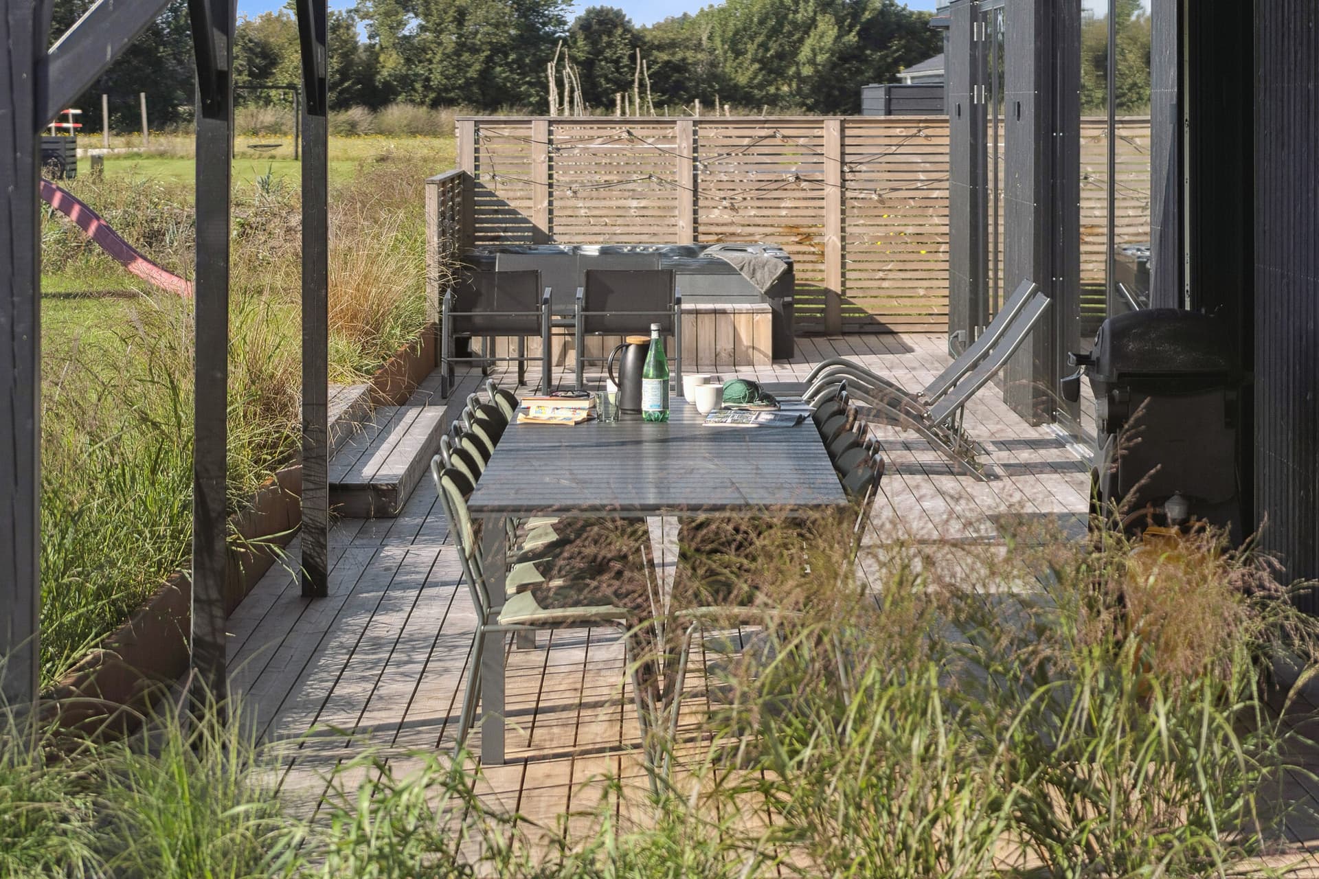 Sommerhus med udespa, aktivitetsrum og lækker træterrasse i Øster Hurup - Bild 1