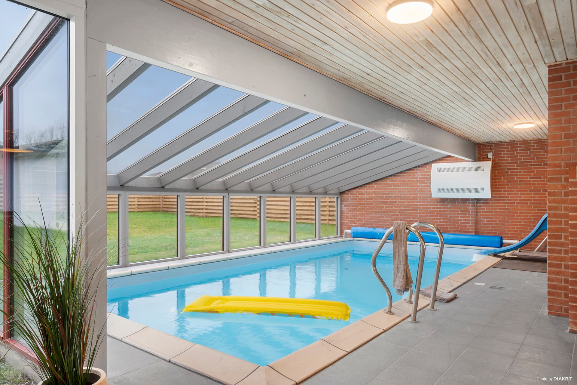 Skønt poolsommerhus tæt på Legoland med multibane og padelbane lige ved døren - Bild 1