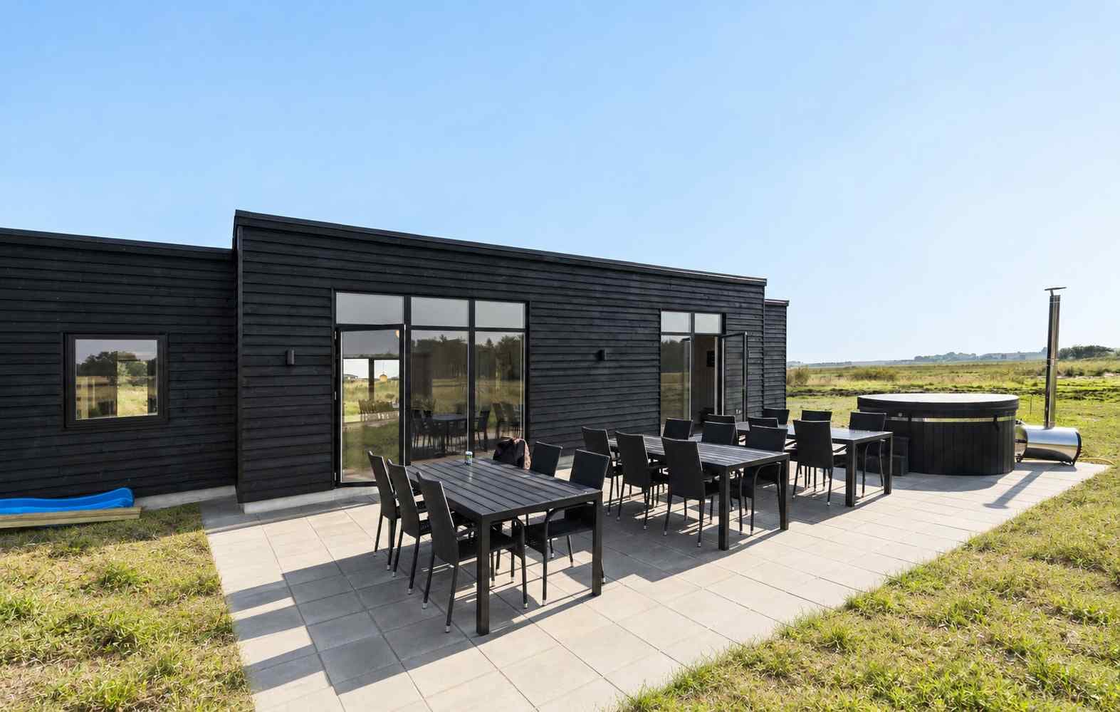 Stort sommerhus i Gjerrild med vildmarksbad, sauna, aktiviteter og strand - Bild 1